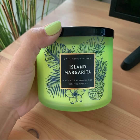 New Bath & body works Island margarita scented 3 wick candle - Picture 4 of 6